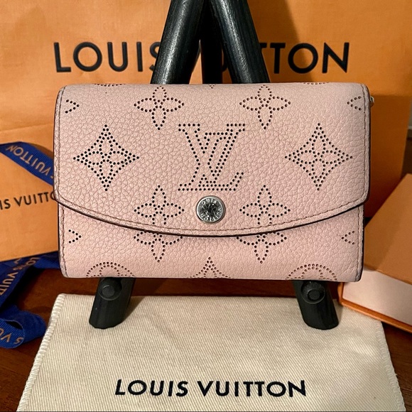 Louis Vuitton Handbags - 2018 Louis Vuitton Mahina Anae Coin Purse/Wallet.